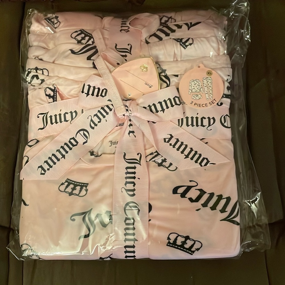 JUICY COUTURE: BUNDLE NWT Women’s size XL 3 Piece Logo Pajama Sleepwear Set.